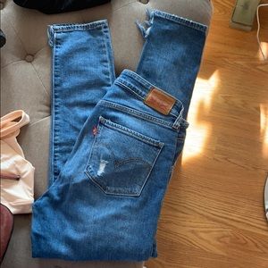 29W Levi’s women’s high waist light wash